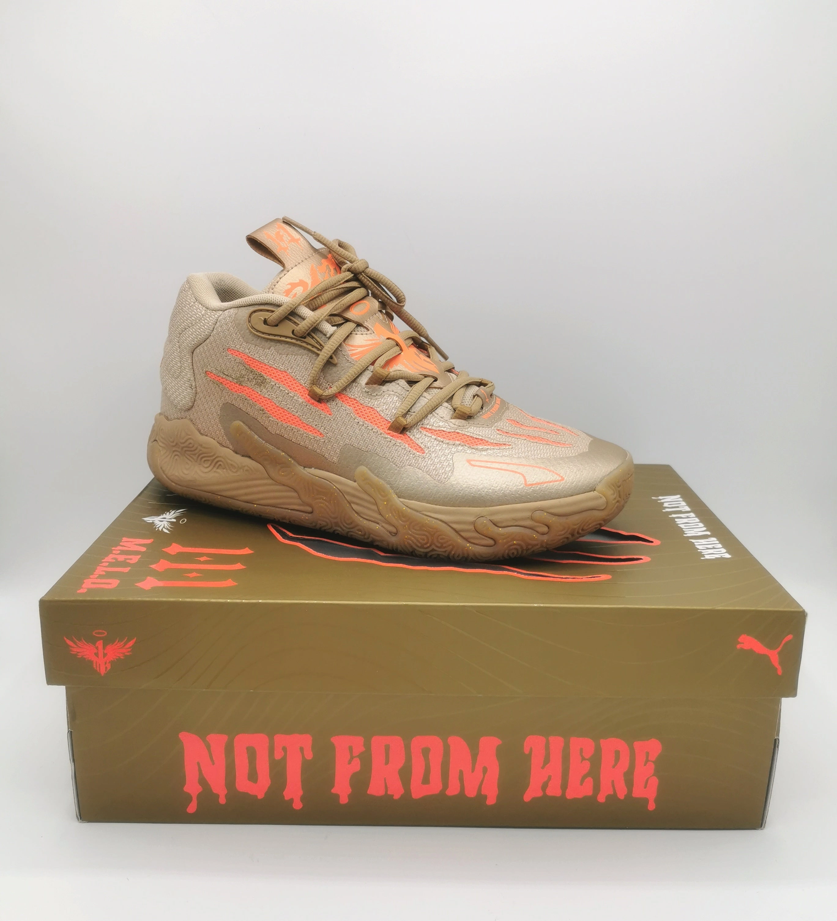 Puma Shoes Ultra BOYS JUNIOR SIZE 7 US - PUMA x LAMELO BALL MB.03 CNY Gold-Fluro Peach EUC B60