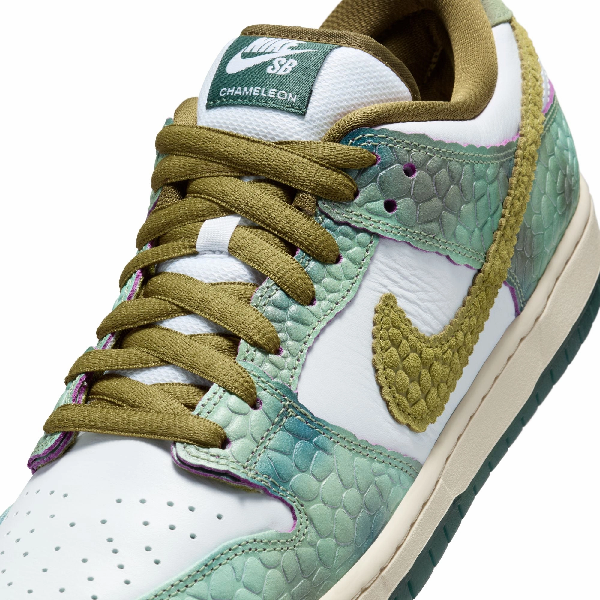 NIKE SB DUNK LOW PRO "CHAMELEON" OIL GREEN/DESERT MOSS-WHITE Asics Narrow Running Shoes