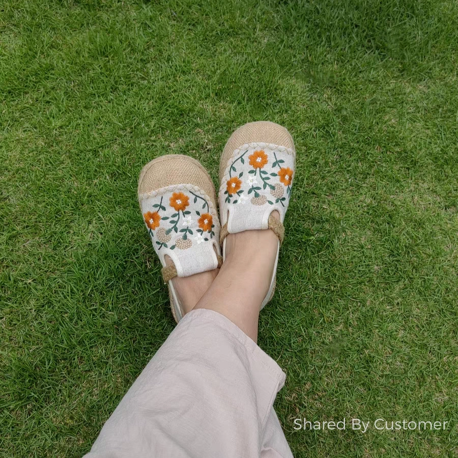 Fall 2024 Casual Shoe Trends Embroidered Ethnic Style Women Linen Casual Shoes