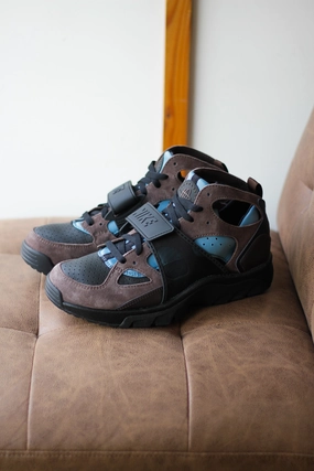 NIKE AIR TRAINER HURACHE "BLACK/BAROQUE BROWN-SMOKEY BLUE" Best Asics Tennis Shoe