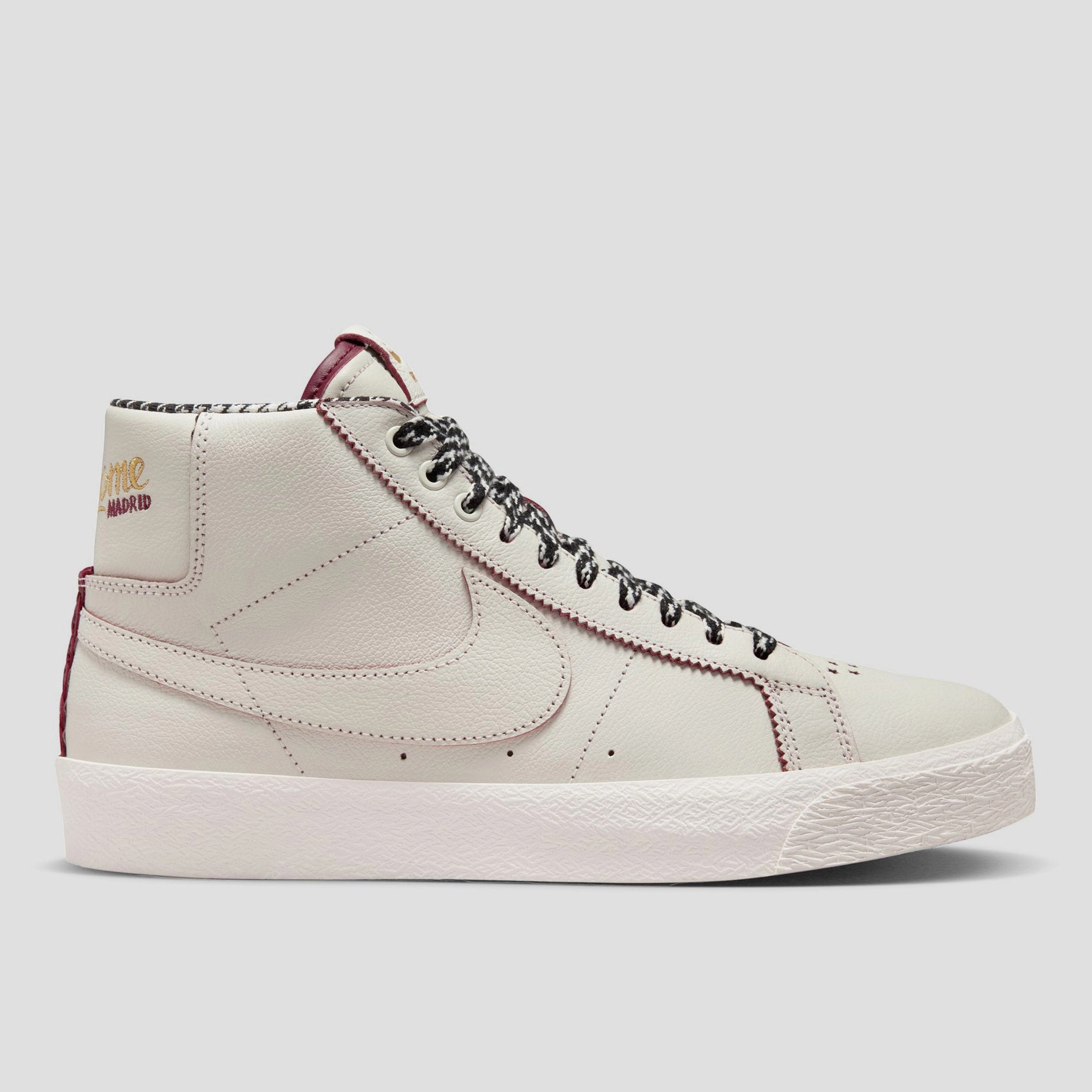 Asics Shoes Gt 2000 4 Nike SB x Welcome Zoom Blazer Mid Skate Shoes Sail / Dark Beetroot / White