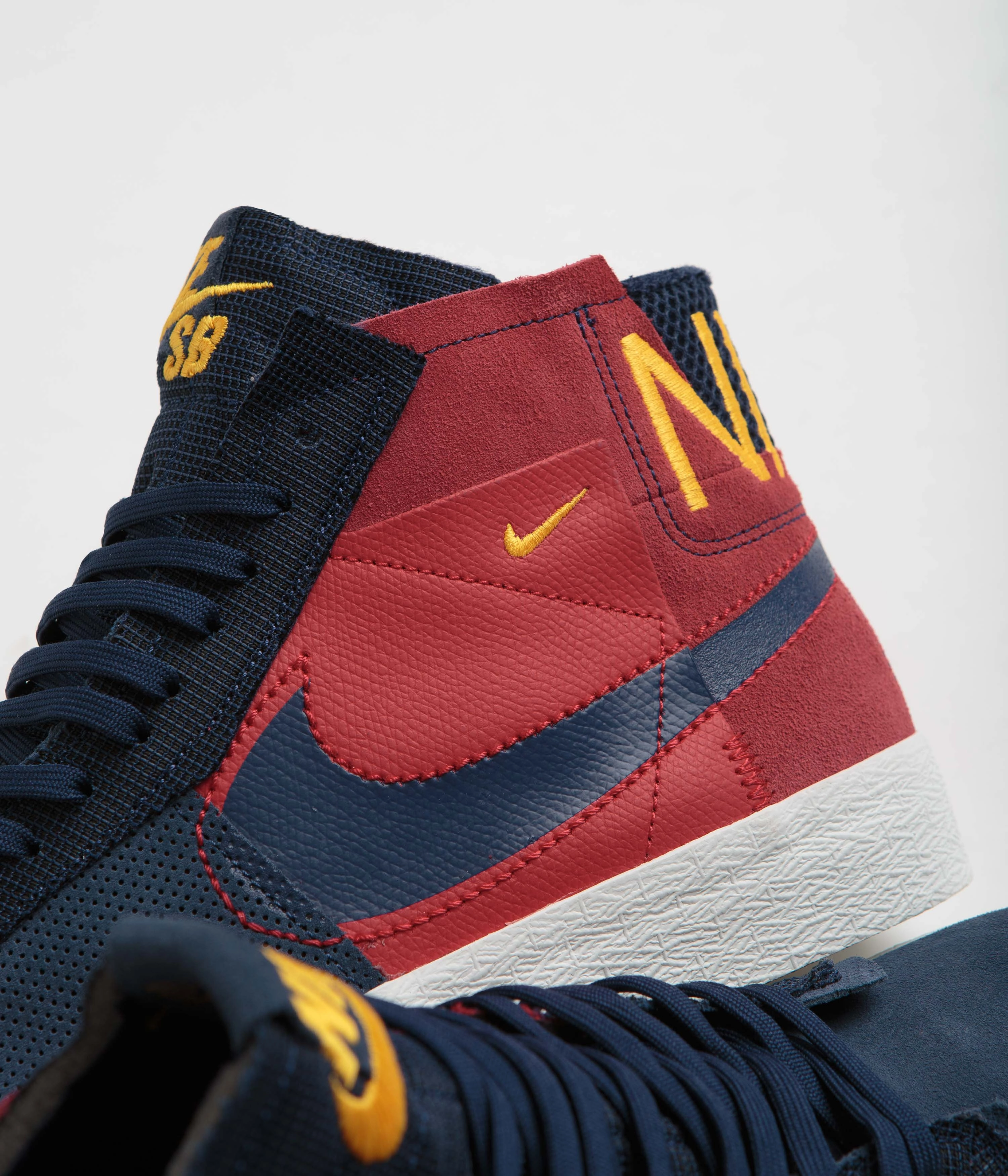 Asics Smart Shoes Nike SB Blazer Mid Premium Shoes - University Red / Midnight Navy