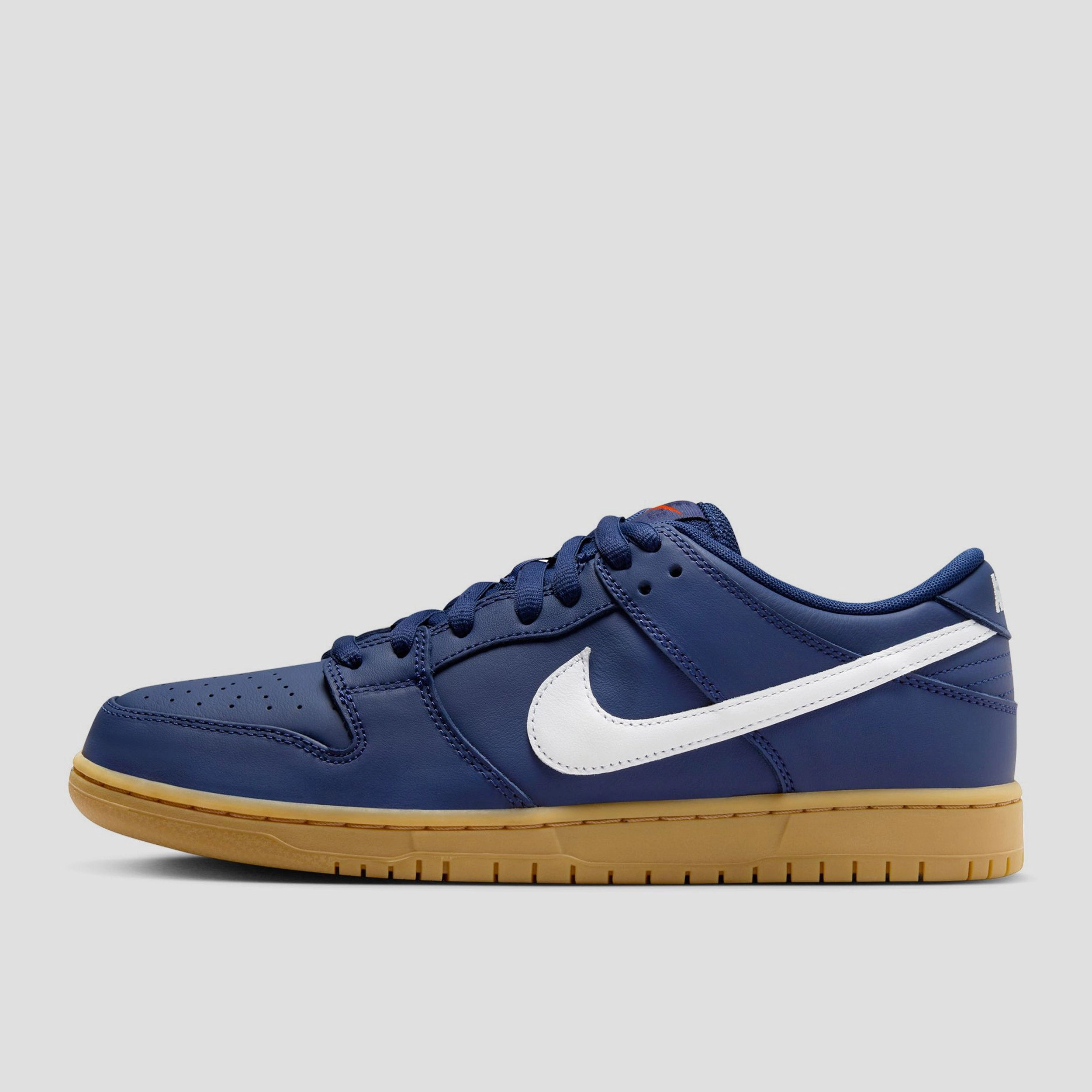 Nike SB Dunk Low Pro Skate Shoes Navy / White - Navy - Gum Light Brown Asics Tennis Shoes Djokovic