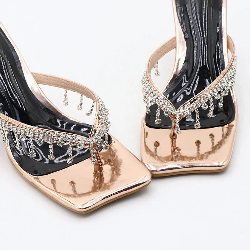 Slippers For Indoors Liyke 2024 neue Marke seltsame High Heels Flip Flops Frauen Hausschuhe Mode Kristall Fransen V-Riemen Sandalen Schuhe Panto letten Slider