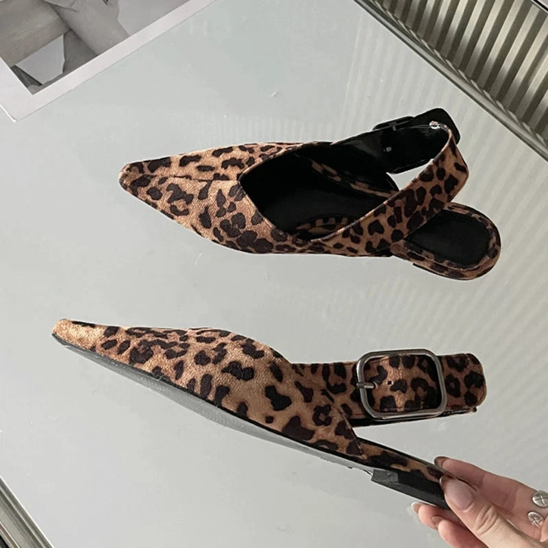 Liyke Mode-Design Groe Schnalle Frauen Casual Flache Maultiere Sandalen Hohe Qualitt Gemtliche Patent Leder Spitz Kleid Schuhe Wedge Flip Flop Sandals