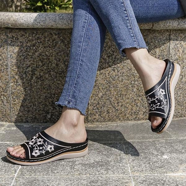 Glass Slippers Movie Women's Vintage Casual Embroidered Slippers 50736317S