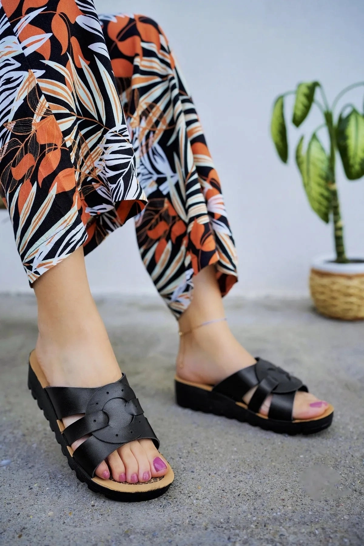 Modafrsat Women's Stylish Casual Black Slippers Puffy Slide