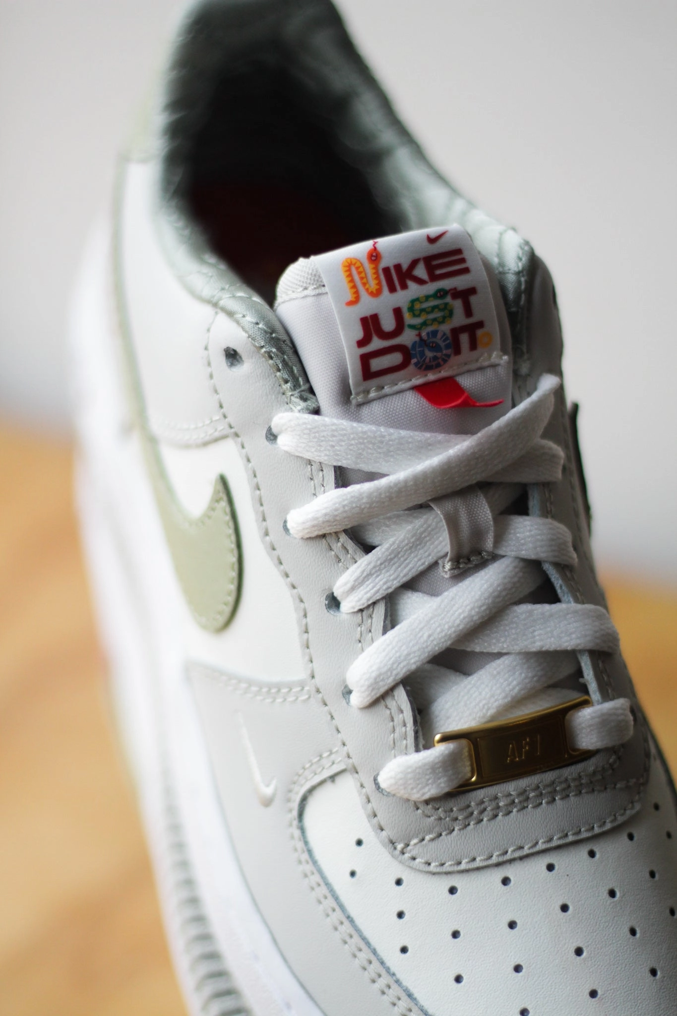 NIKE AIR FORCE 1 LV8 (GS) "SAIL/OLIVE AURA-WHITE-LIGHT BONE" Best Asics Shoe For Marathon