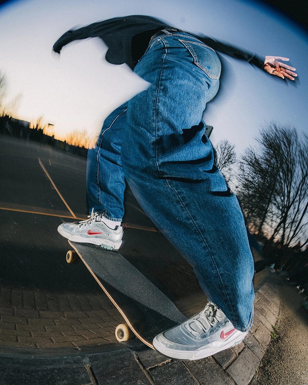 Nike SB Air Max Ishod Premium "Silver Bullet" Skate Shoes Asics Holiday Shoes