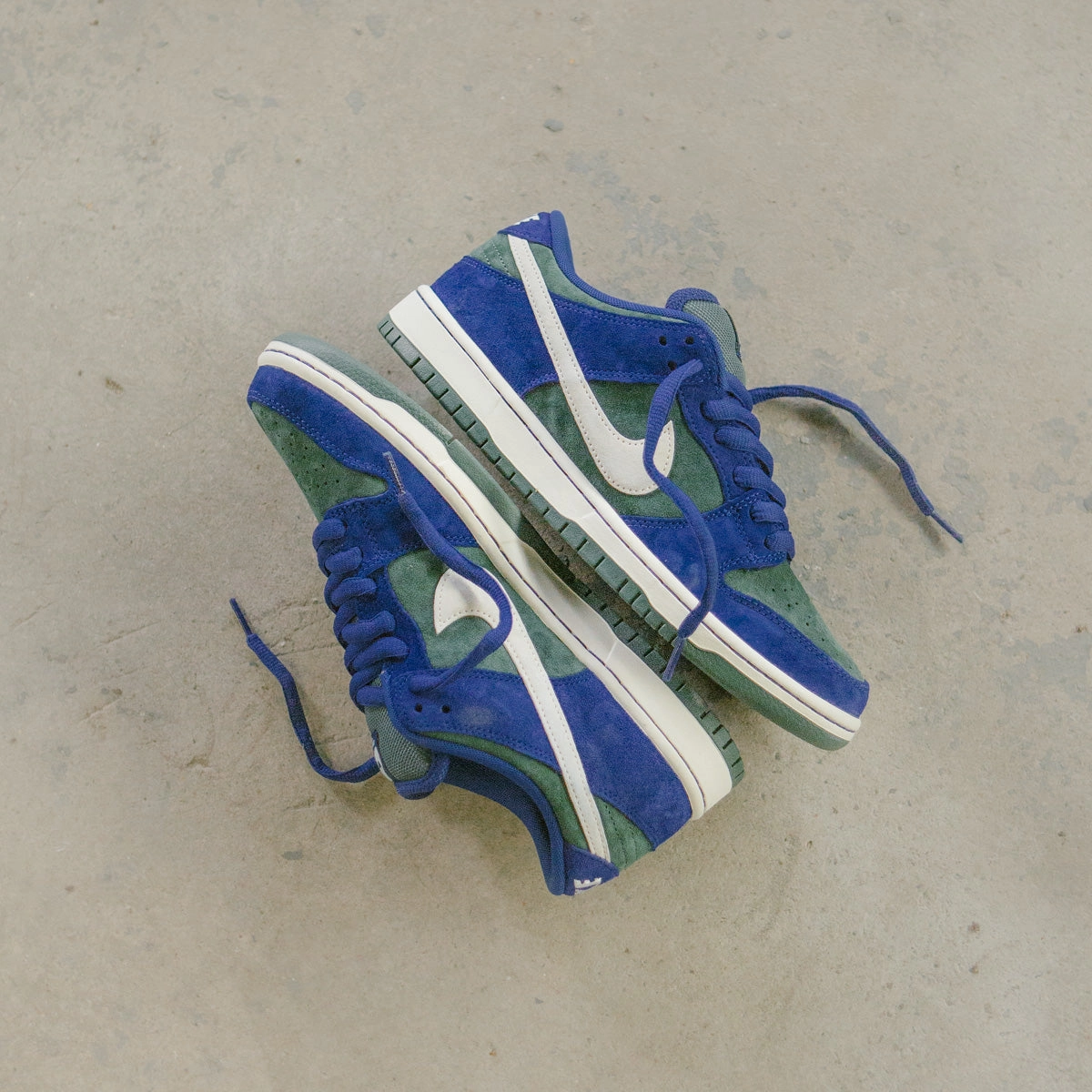 Nike SB Dunk Low Pro 'Wildcard' Shoes - Deep Royal Blue / Sail - Vintage Green Running Shoes Asics Superblast 2