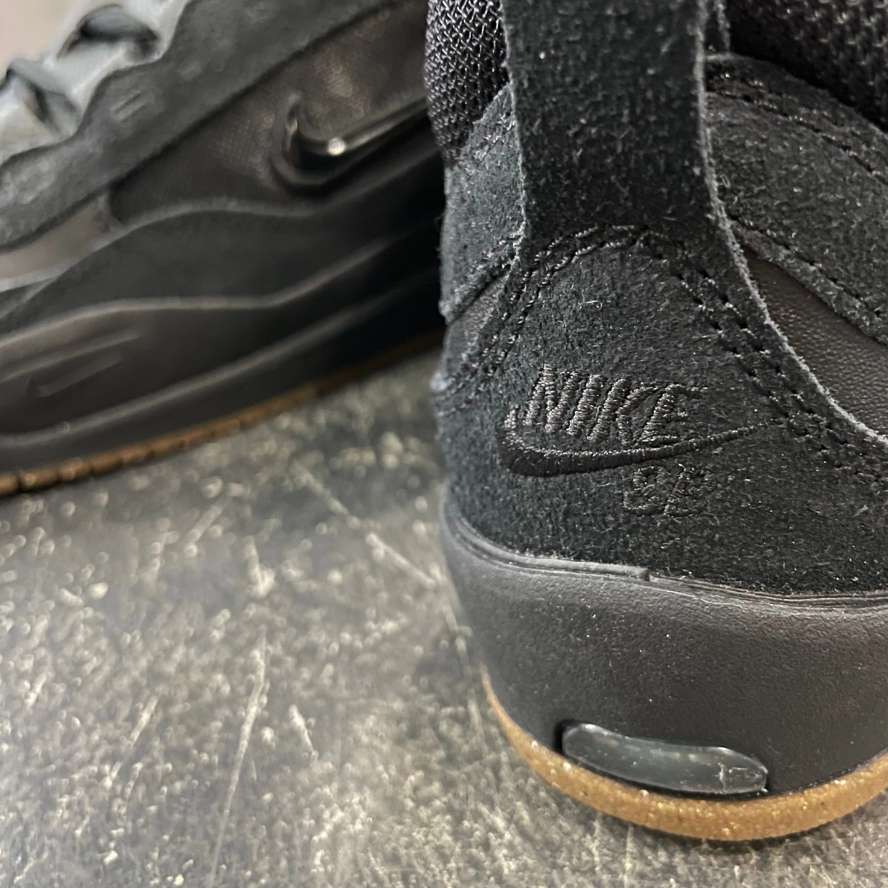 Nike SB Ishod Air Max Black/Black Asics Court Ff 3 Tennis Shoe