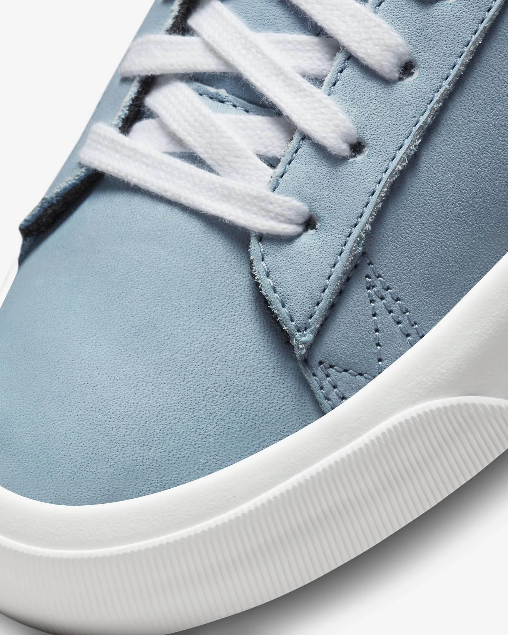 Nike SB Zoom Blazer Low Pro GT PRM DM8890-100 Summit White/Midnight Navy (In Store Pickup Only) Asics Gel-nimbus 26 Platinum Running Shoes