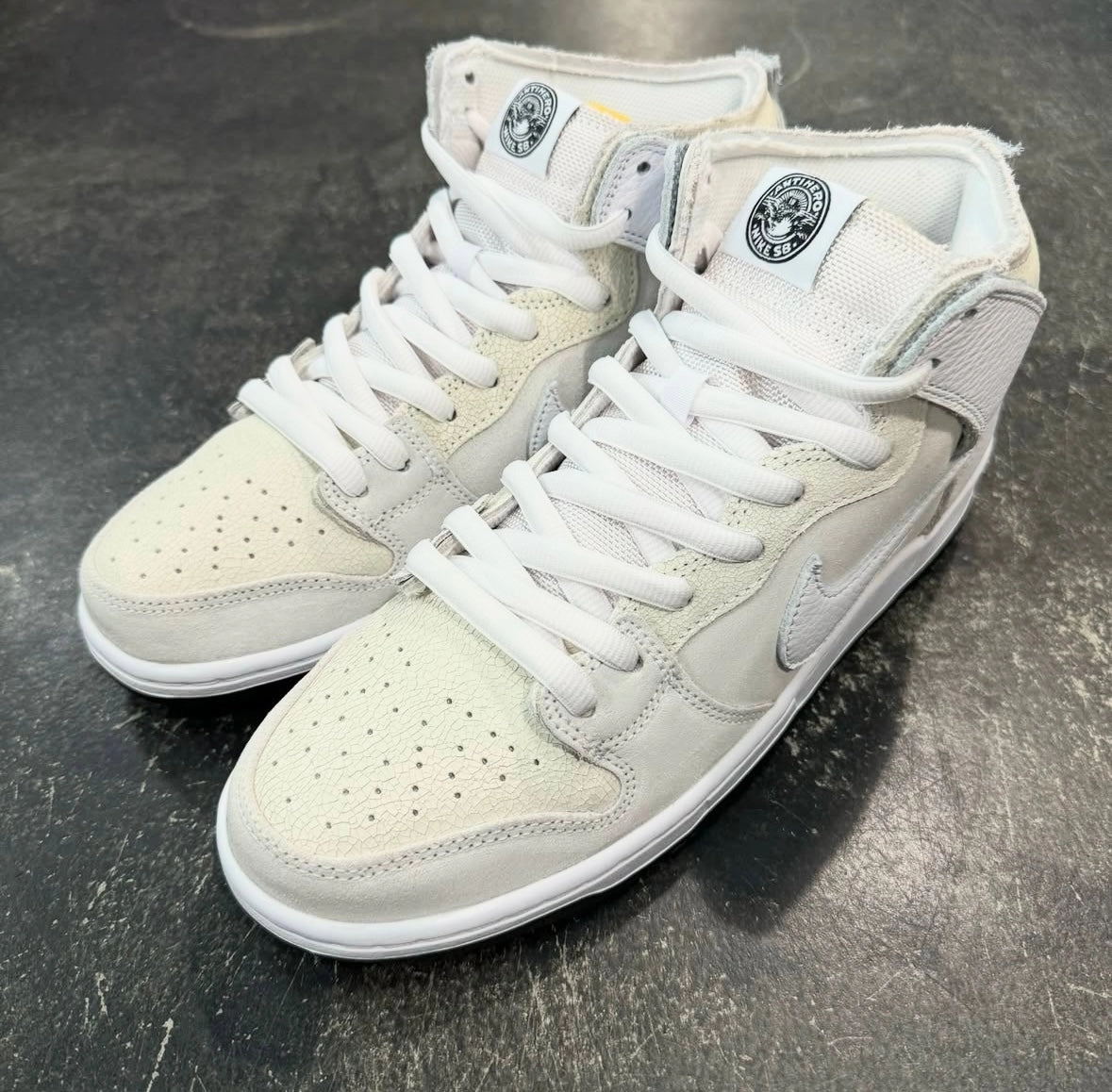 Shoes Similar To Asics Gel Nimbus 23 Nike SB Dunk High QS Anti Hero