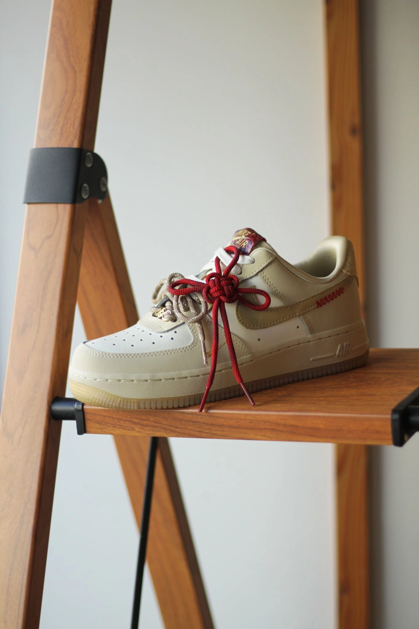 W AIR FORCE 1 '07 LX "SAIL/TEAM GOLD" Asics Shoes Indonesia