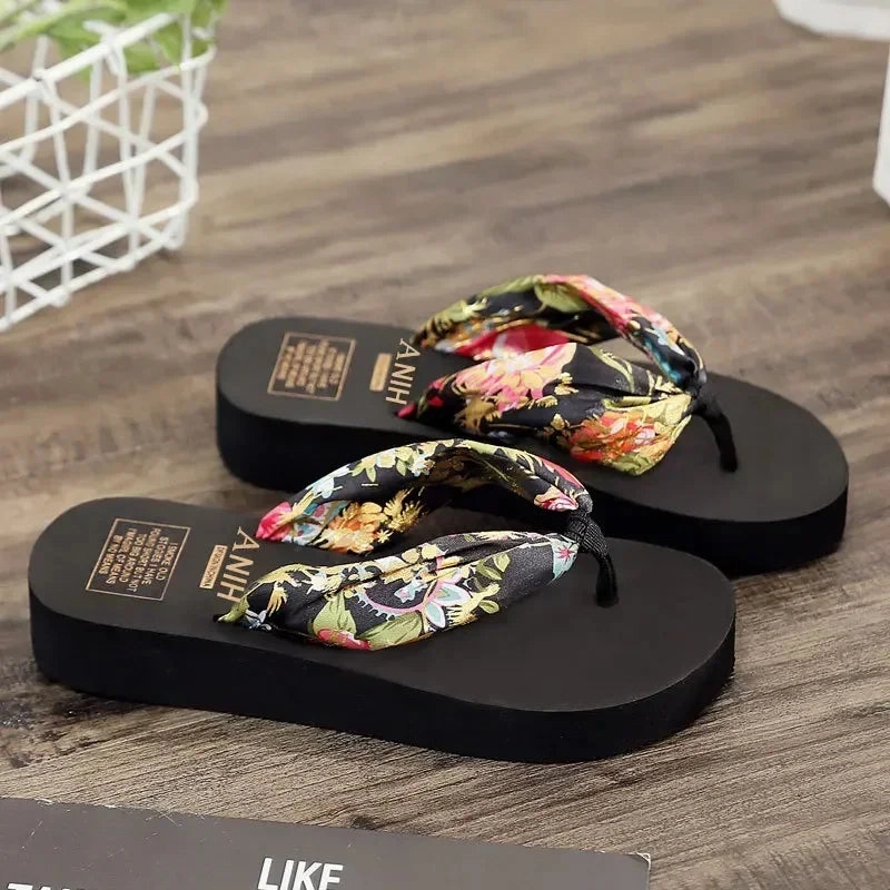 Flip Flops Women Beach Resort Shoes Light Home Slippers Twisted Heart Flip Flops