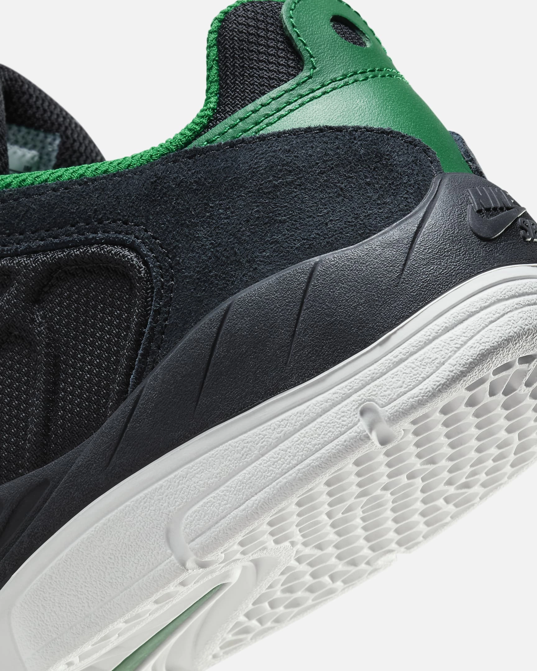 Nike SB "Vertebrae" Men's Sneakers - Black/Black/Summit White/Malachite Asics Gel Challenger 14 Shoes