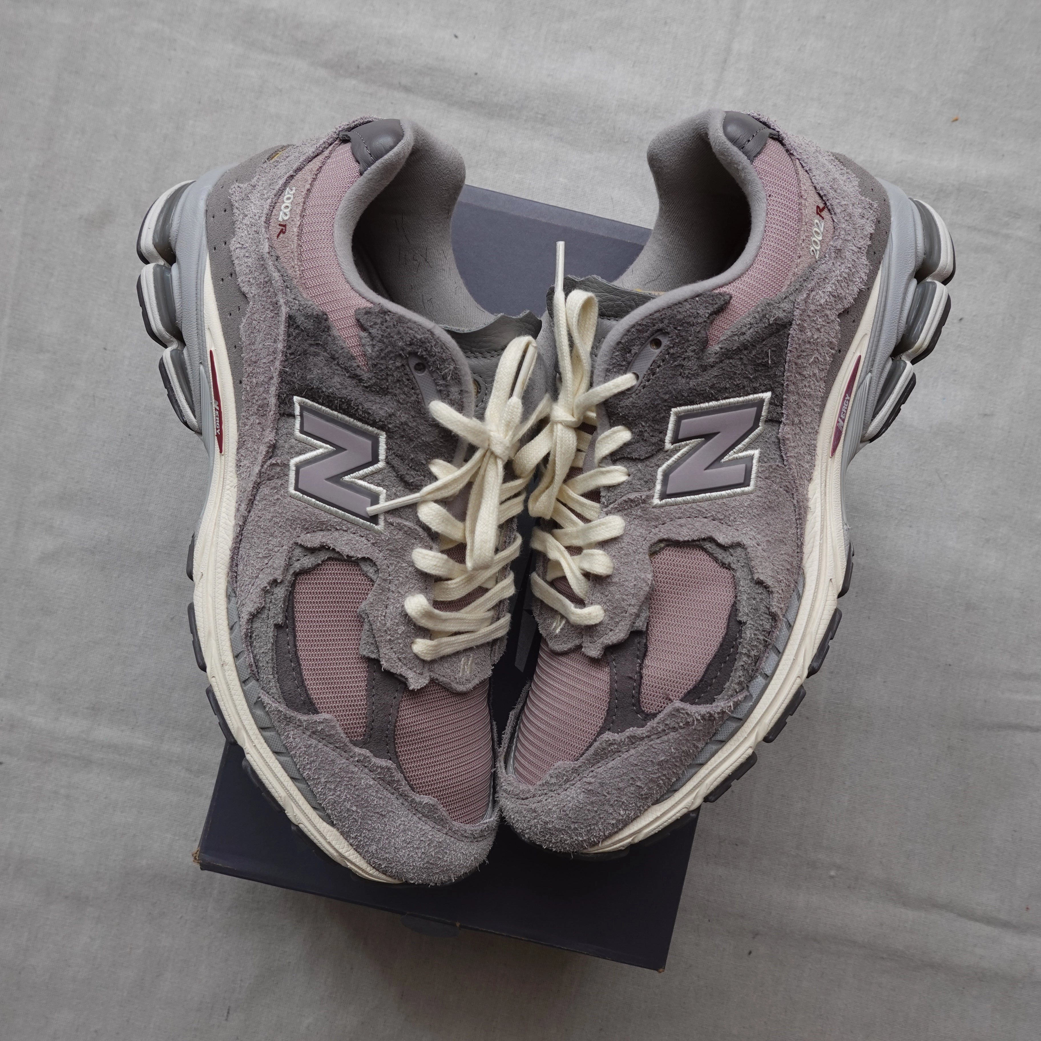 NB 2002R Protection Pack 'Lunar New Year' - Size 12 New Balance 740