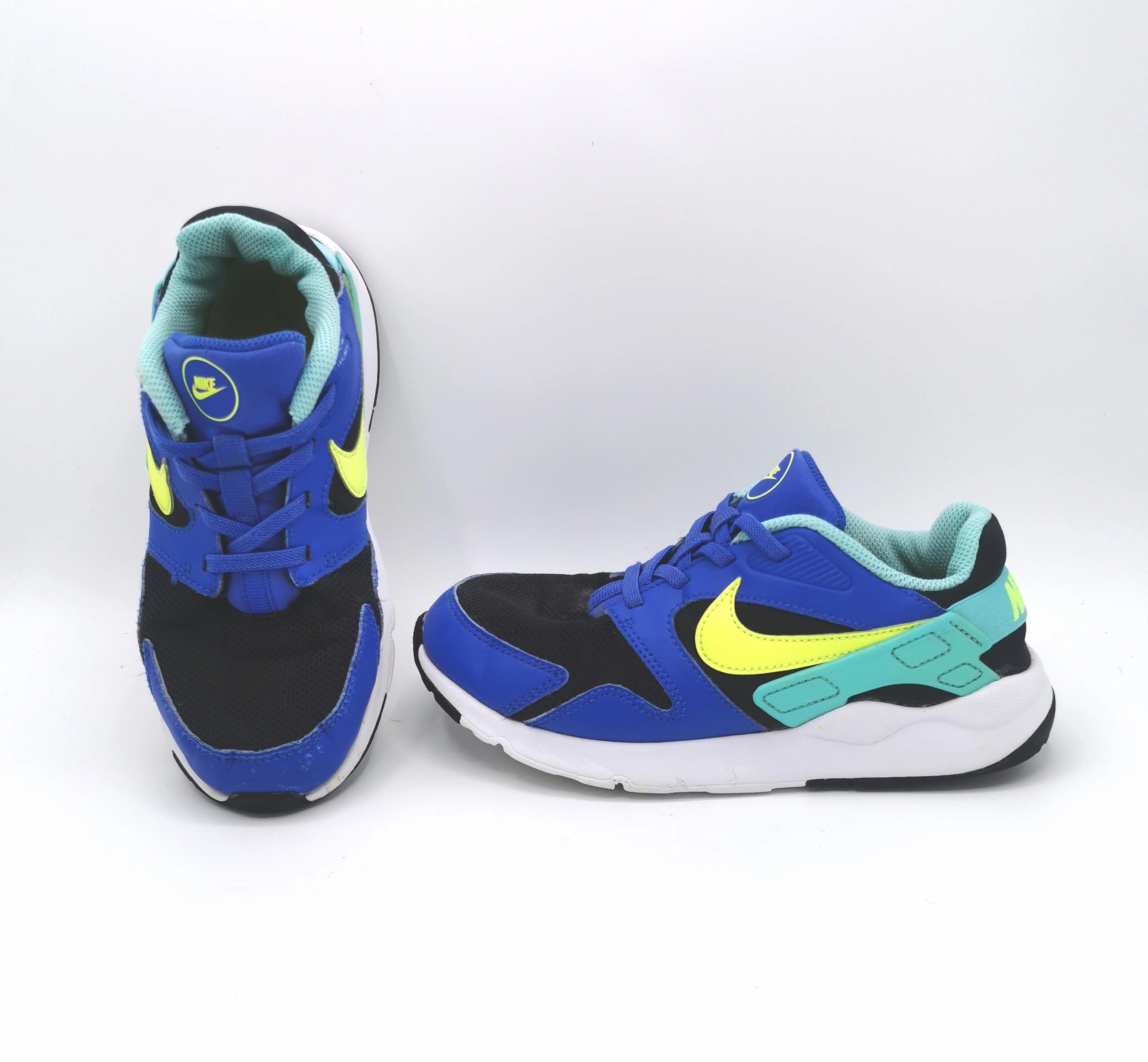 BOY SIZE 2 YOUTH - NIKE, Running Shoes, Stretch Laces VGUC B2 Asics Tiger Tennis Shoes