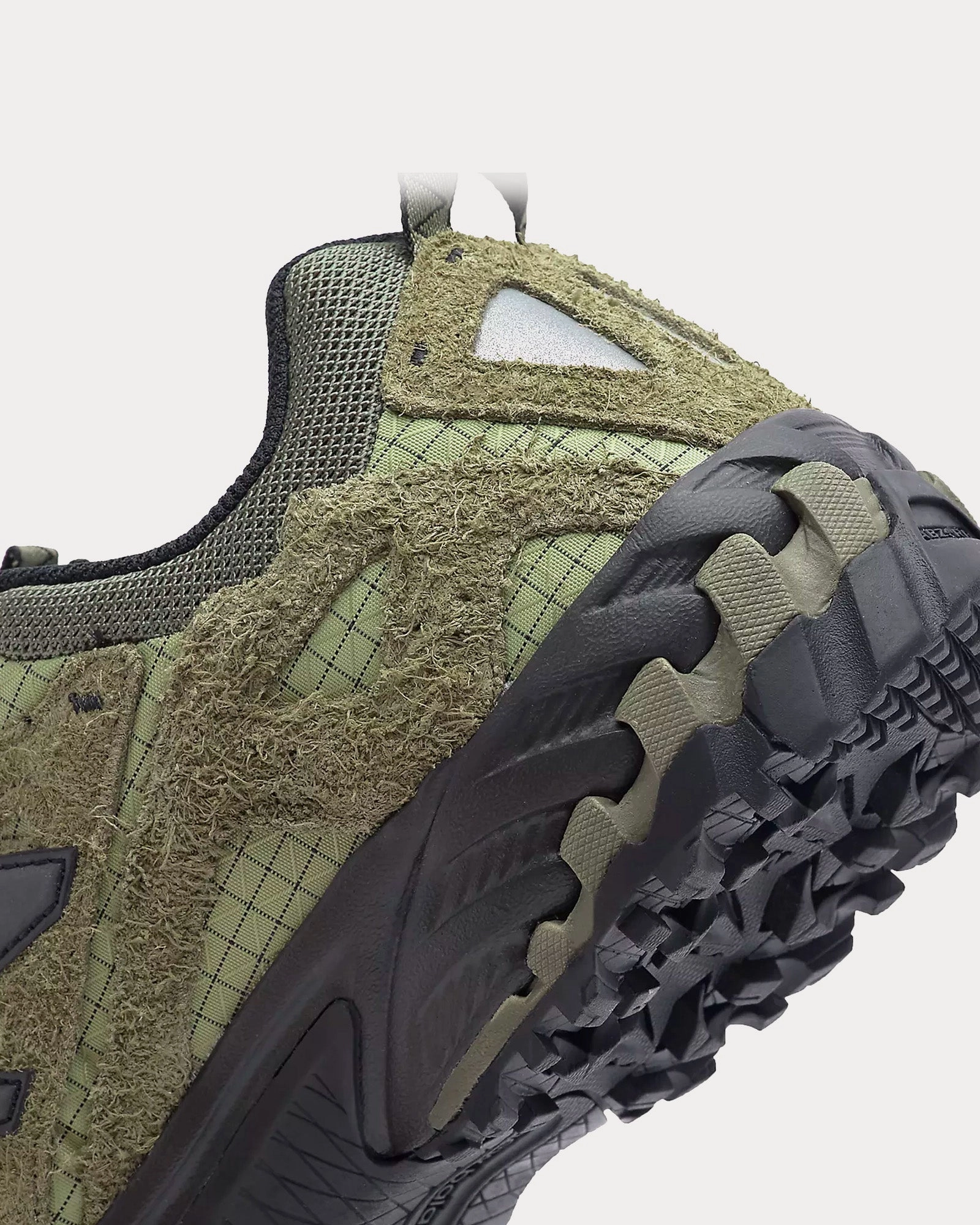 610T Covert Green / Tan / Black Low Top Sneakers Men's New Balance Fresh Foam 680