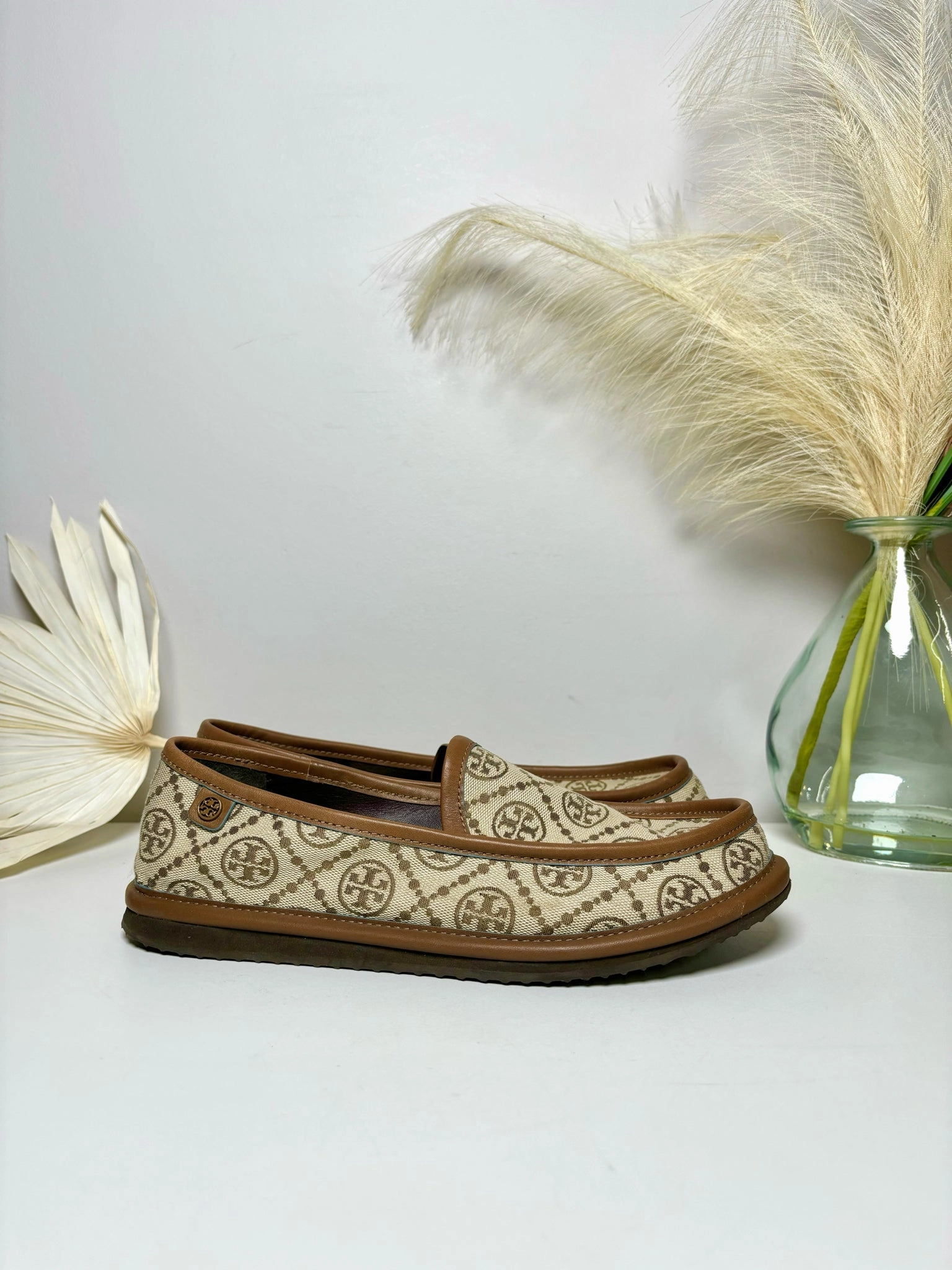 W Shoe Size 9 Tory Burch Tan Canvas Logo Loafers Loafers Zombie Island